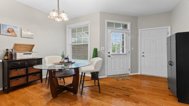 2060 Crossing Court, Lombard, IL 60148
