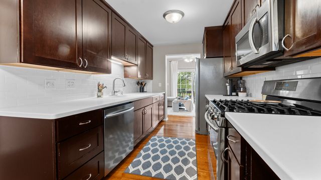 2060 Crossing Court, Lombard, IL 60148