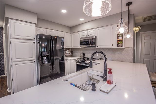 135 Pleasant Grove Lane, Waco, TX 76712