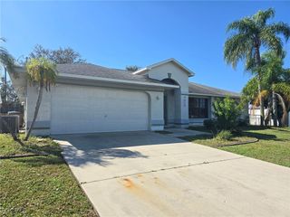 620 SE 22nd ST, Cape Coral, FL 33990
