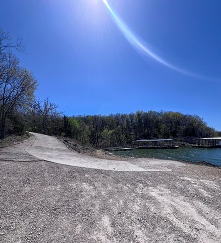 24067 Oak Street, Pittsburg, MO 65724