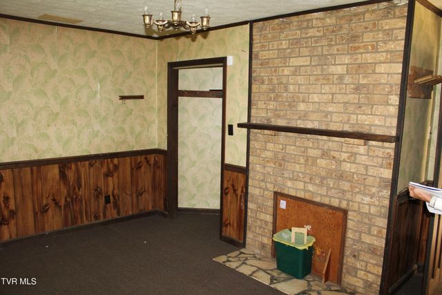 380 Oak Grove Road, Johnson City, TN 37615