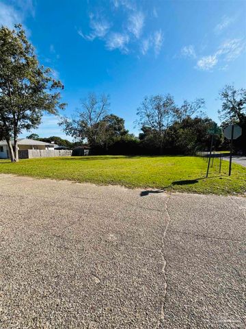 Pond Ave, Pensacola, FL 32534