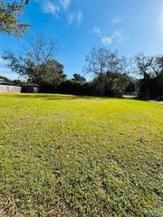 Pond Ave, Pensacola, FL 32534