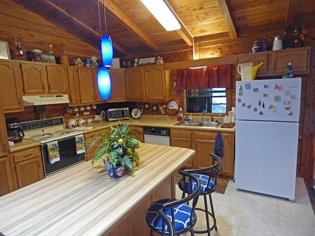 246 E Lakeshore Drive, Cherokee Village, AR 72529