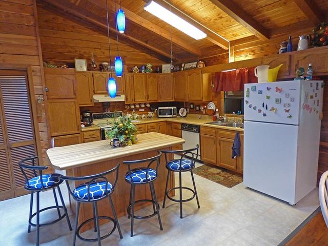 246 E Lakeshore Drive, Cherokee Village, AR 72529