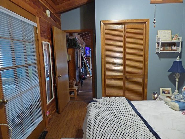 246 E Lakeshore Drive, Cherokee Village, AR 72529