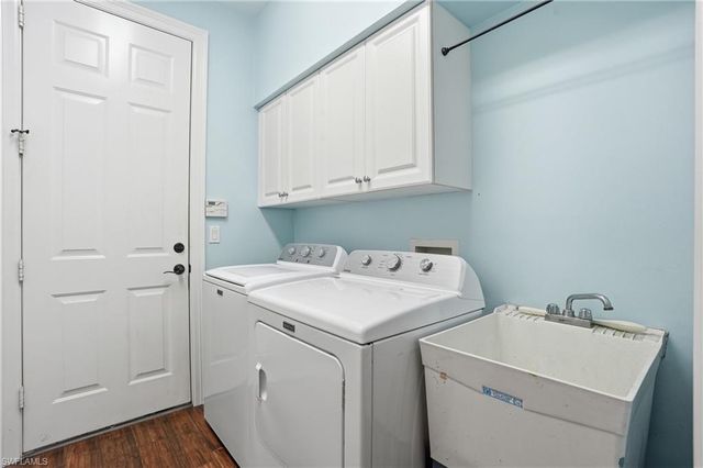 1870 Ivory Cane PT, Naples, FL 34119