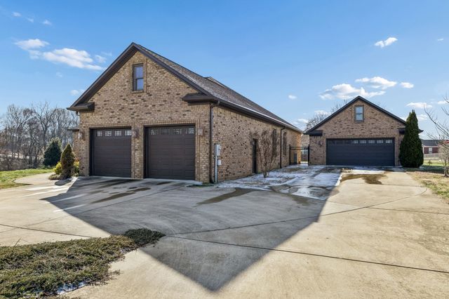 1602 Gordon Ln, Lawrenceburg, TN 38464