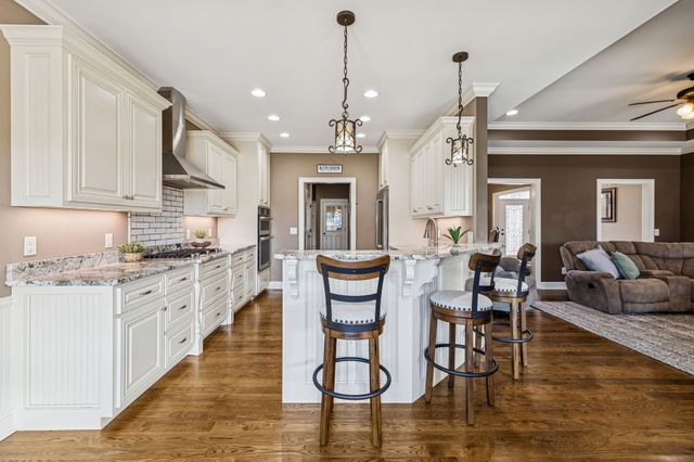 1602 Gordon Ln, Lawrenceburg, TN 38464