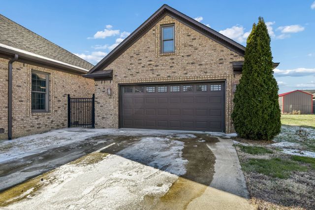 1602 Gordon Ln, Lawrenceburg, TN 38464