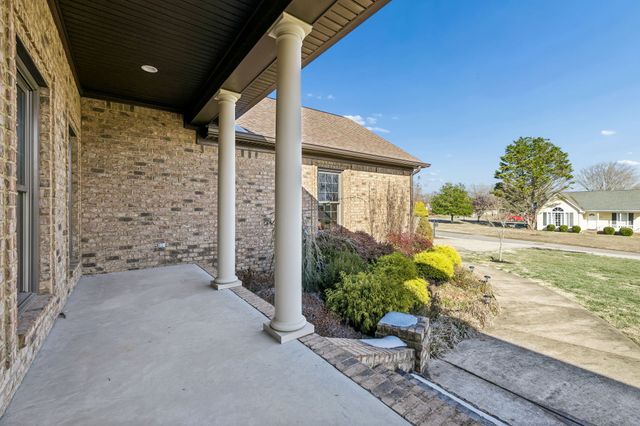 1602 Gordon Ln, Lawrenceburg, TN 38464