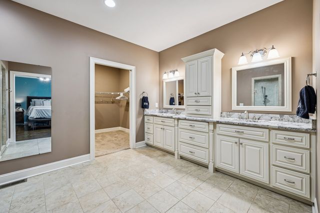 1602 Gordon Ln, Lawrenceburg, TN 38464