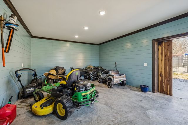 1602 Gordon Ln, Lawrenceburg, TN 38464