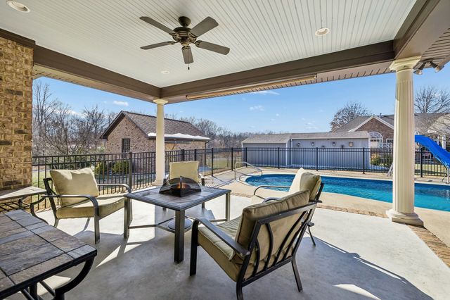 1602 Gordon Ln, Lawrenceburg, TN 38464