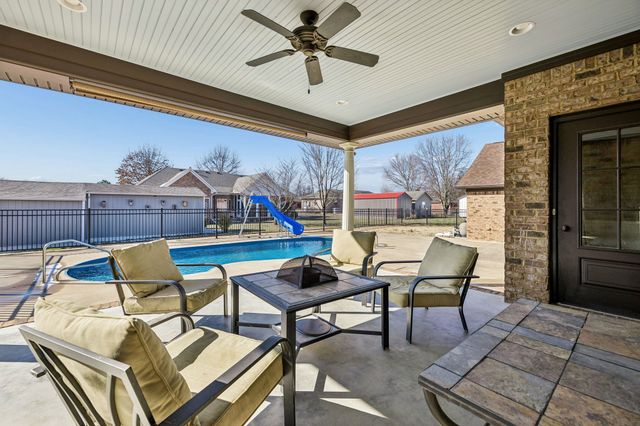 1602 Gordon Ln, Lawrenceburg, TN 38464