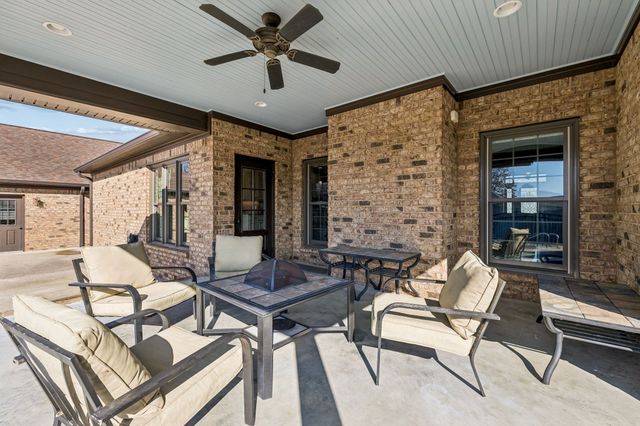 1602 Gordon Ln, Lawrenceburg, TN 38464