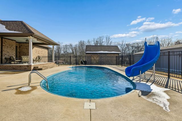 1602 Gordon Ln, Lawrenceburg, TN 38464