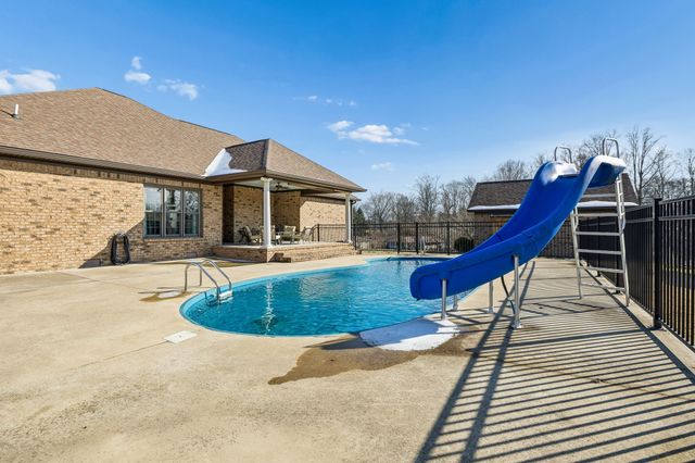 1602 Gordon Ln, Lawrenceburg, TN 38464