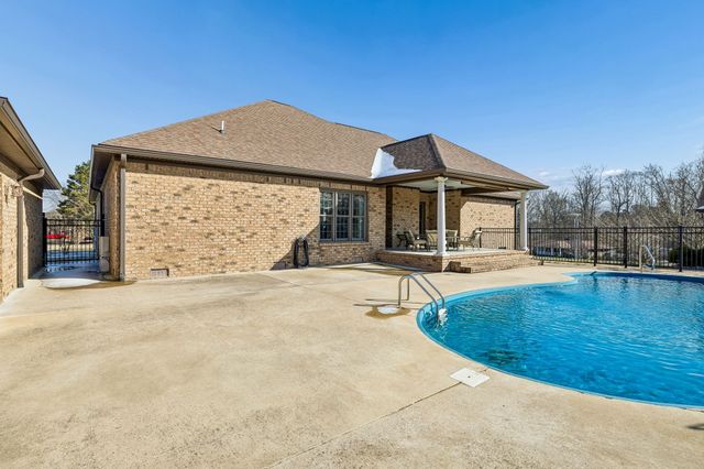 1602 Gordon Ln, Lawrenceburg, TN 38464