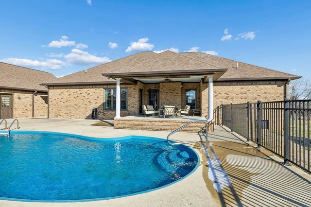 1602 Gordon Ln, Lawrenceburg, TN 38464