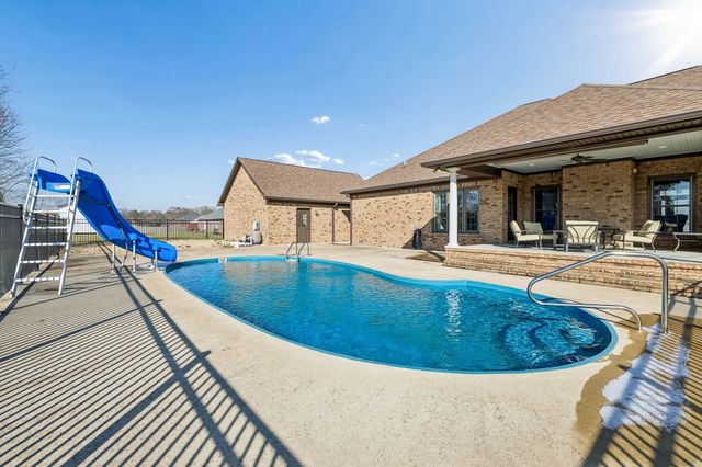 1602 Gordon Ln, Lawrenceburg, TN 38464