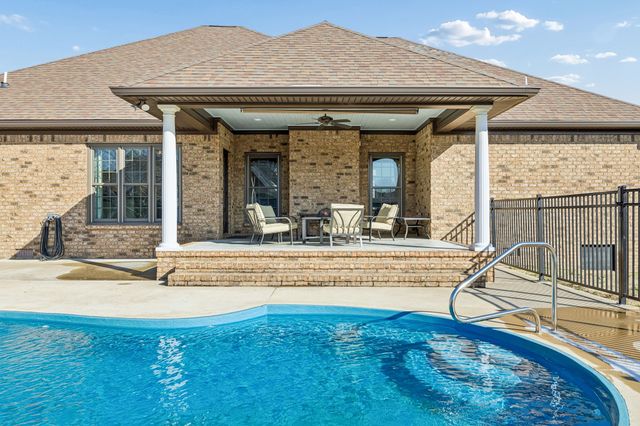 1602 Gordon Ln, Lawrenceburg, TN 38464