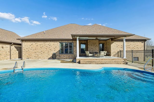 1602 Gordon Ln, Lawrenceburg, TN 38464