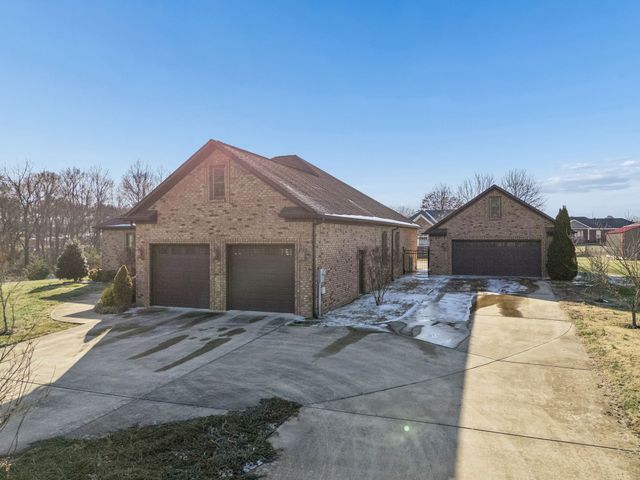 1602 Gordon Ln, Lawrenceburg, TN 38464