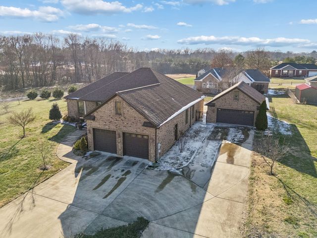 1602 Gordon Ln, Lawrenceburg, TN 38464