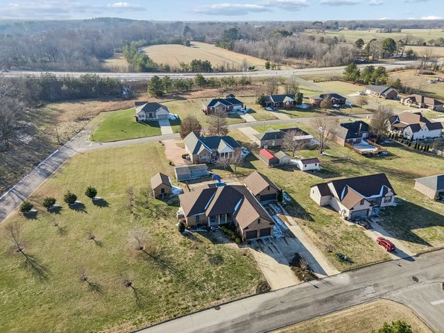 1602 Gordon Ln, Lawrenceburg, TN 38464