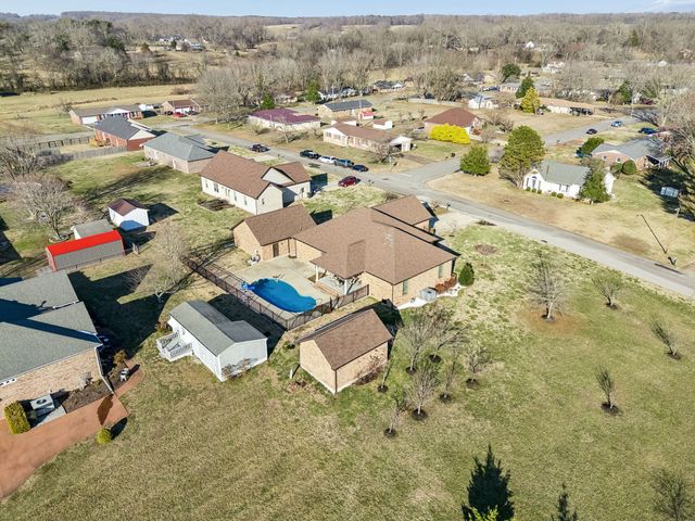 1602 Gordon Ln, Lawrenceburg, TN 38464
