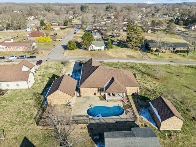 1602 Gordon Ln, Lawrenceburg, TN 38464