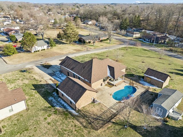 1602 Gordon Ln, Lawrenceburg, TN 38464