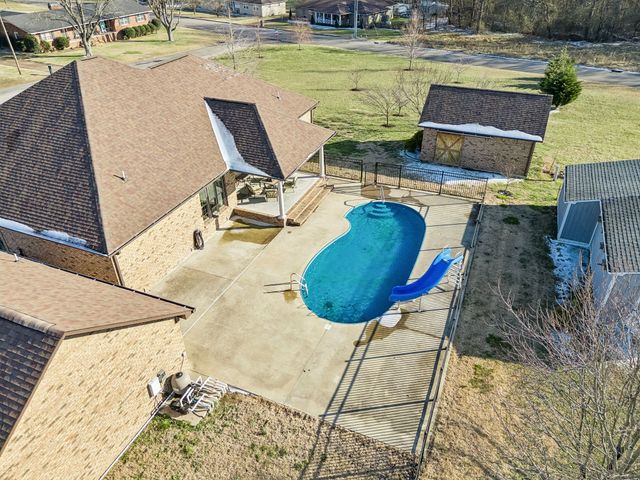 1602 Gordon Ln, Lawrenceburg, TN 38464