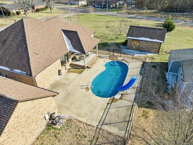 1602 Gordon Ln, Lawrenceburg, TN 38464