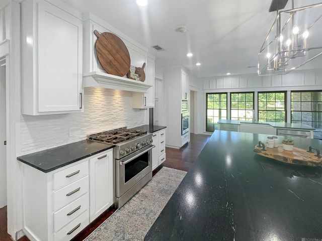 6717 Oak Cluster Dr, Greenwell Springs, LA 70739