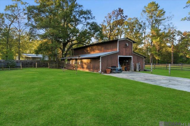 6717 Oak Cluster Dr, Greenwell Springs, LA 70739