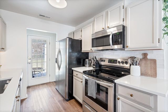 571 E Evergreen Lane, Fayetteville, AR 72703