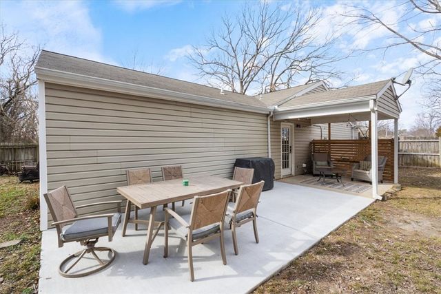 571 E Evergreen Lane, Fayetteville, AR 72703