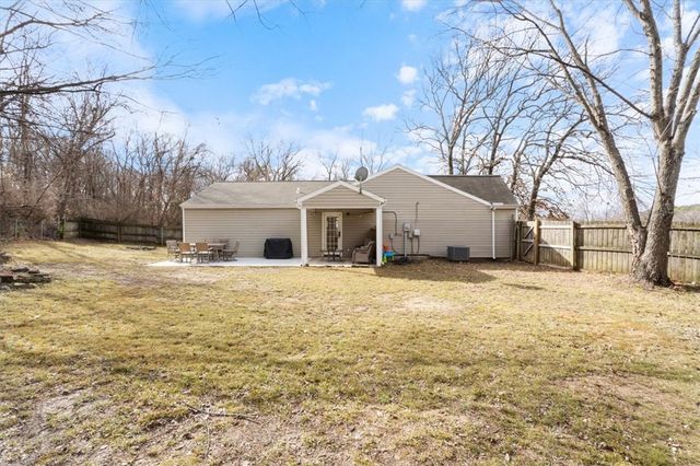 571 E Evergreen Lane, Fayetteville, AR 72703