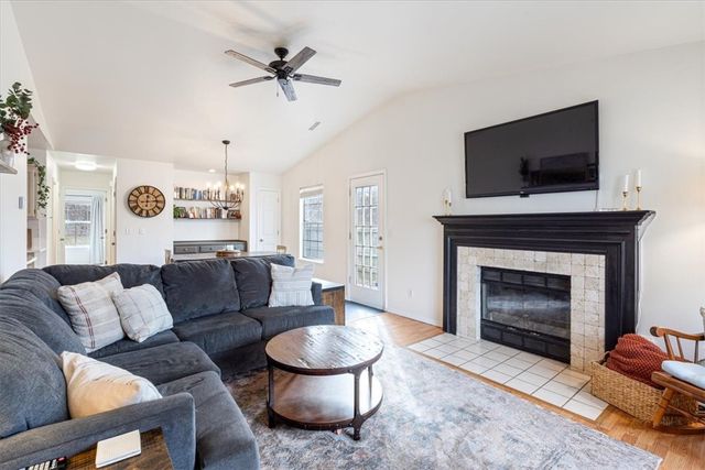 571 E Evergreen Lane, Fayetteville, AR 72703