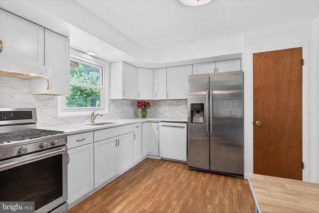 328 BLUE RIDGE DR, York, PA 17402