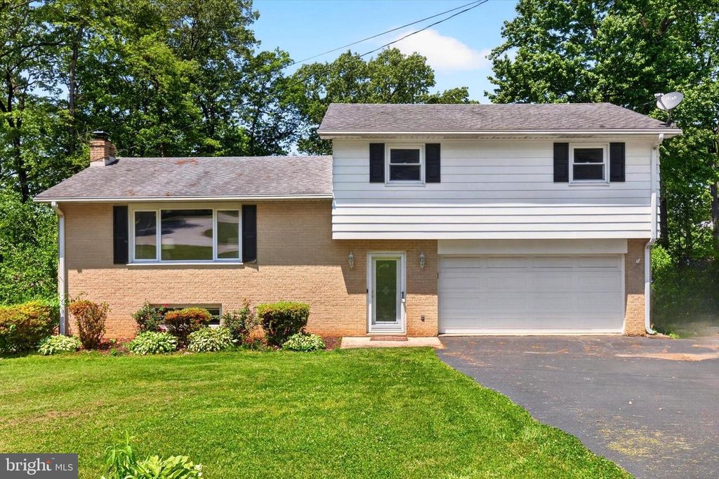 328 BLUE RIDGE DR, York, PA 17402