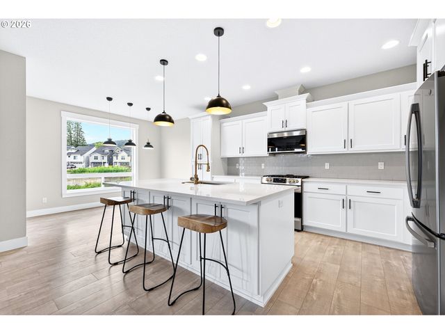 165 W TAYLOR Ct, Newberg, OR 97132