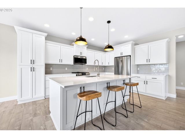 165 W TAYLOR Ct, Newberg, OR 97132