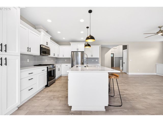 165 W TAYLOR Ct, Newberg, OR 97132