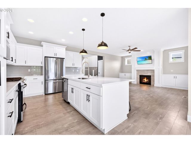 165 W TAYLOR Ct, Newberg, OR 97132