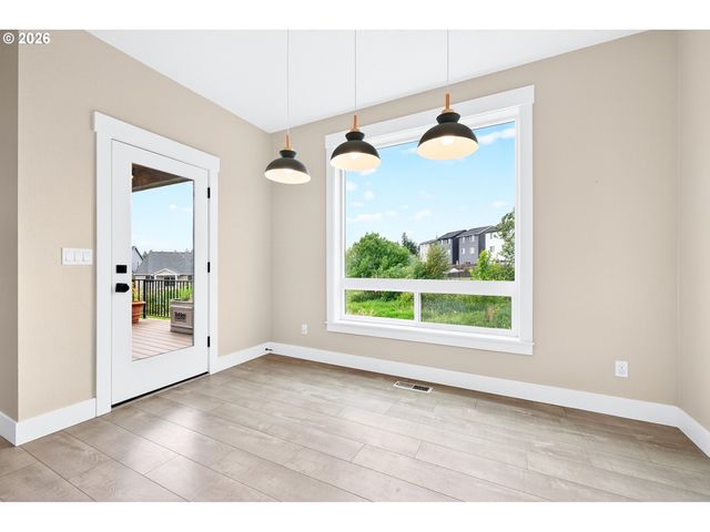 165 W TAYLOR Ct, Newberg, OR 97132