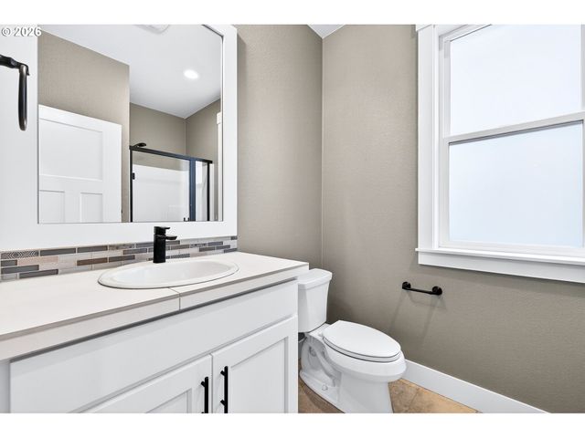 165 W TAYLOR Ct, Newberg, OR 97132